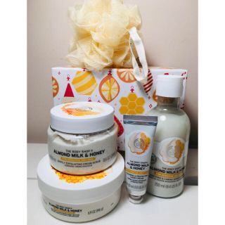 ザボディショップ(THE BODY SHOP)の新品未開封★THE BODY SHOP アーモンドミルク&ハニー　5点セット (ボディソープ/石鹸)