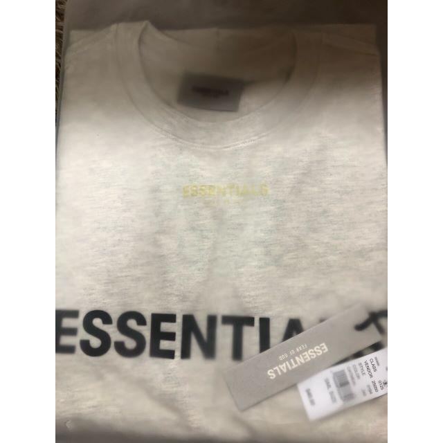 ESSENTIAL DESIGNS(エッセンシャルデザイン)のFOG Fear Of God Essentials OATMEAL S メンズのトップス(Tシャツ/カットソー(半袖/袖なし))の商品写真