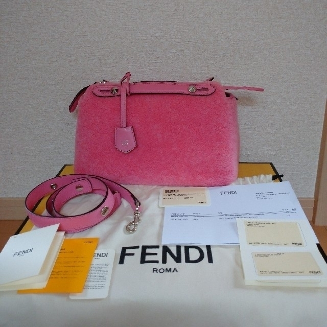 在庫あ在庫 FENDI - 新品未使用!! FENDI フェンディ ムートンバック