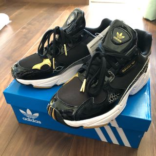 アディダス(adidas)のadidasスニーカー(スニーカー)