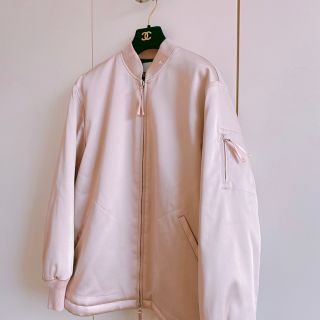 テヨン着 T by アレキサンダーワン サテン ボンバージャケット ピンク テヨン着 T by アレキサンダーワン サテン ボンバージャケット ピンク