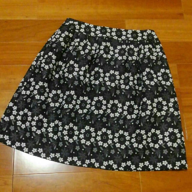 M'S GRACY(エムズグレイシー)の美品♥キラキララメ感が素敵♥お花柄スカート♥エムズグレイシー40 レディースのスカート(ひざ丈スカート)の商品写真