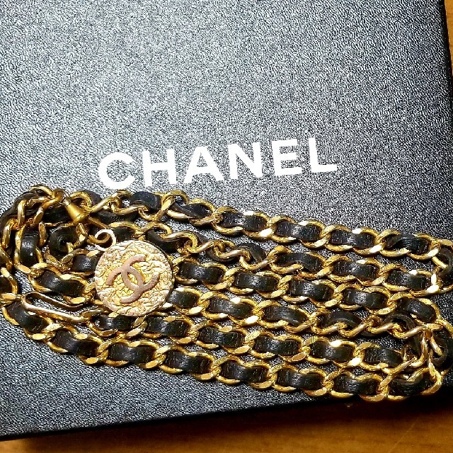 CHANEL(シャネル)のCHANELシャネル　正規品鑑定済中古　CoCoマークヴィンテージチェーンベルト レディースのファッション小物(ベルト)の商品写真