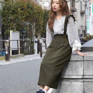 ダブルクローゼット(w closet)のw closet◆フリルサスペンダー付きタイトスカート(ひざ丈スカート)