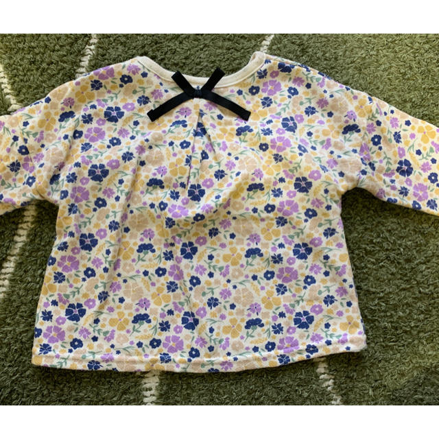 futafuta(フタフタ)のフタフタ⭐︎花柄トップス⭐︎80 キッズ/ベビー/マタニティのベビー服(~85cm)(シャツ/カットソー)の商品写真