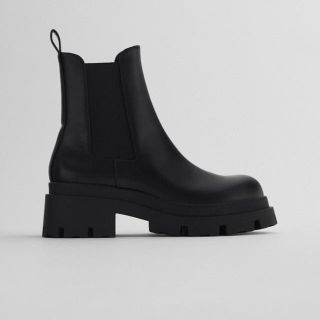 ザラ(ZARA)のZARA トラックソール付き ローヒール アンクルブーツ(ブーツ)