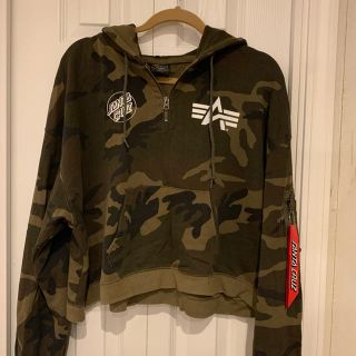 アルファインダストリーズ(ALPHA INDUSTRIES)のサンタクルーズ × アルファ　コラボ　パーカー　L(パーカー)