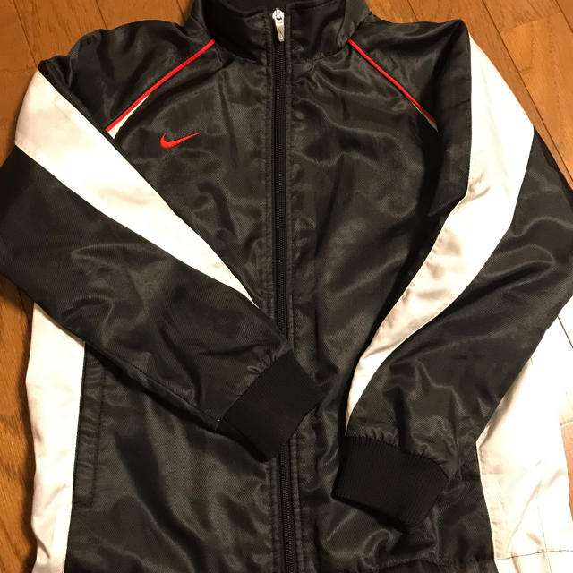 NIKE(ナイキ)のNIKE ナイキ 上着 XS(130) ブルゾン ジャンパー 黒×白 キッズ/ベビー/マタニティのキッズ服男の子用(90cm~)(ジャケット/上着)の商品写真