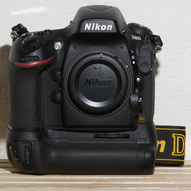 Nikon D800 + MB-D12