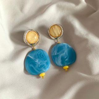 サンタモニカ(Santa Monica)のyellow__marble blue pierce(ピアス)