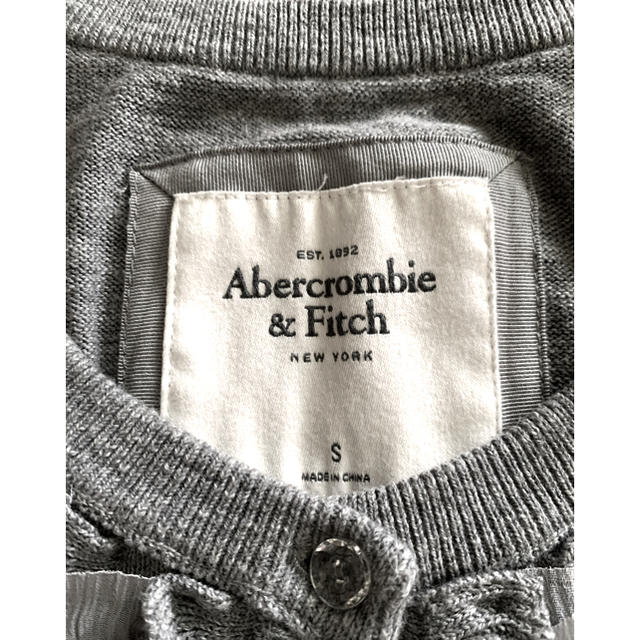 Abercrombie&Fitch(アバクロンビーアンドフィッチ)のA bercrombie & Fitch フリルカーディガン　S レディースのトップス(カーディガン)の商品写真