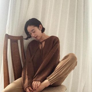 トゥデイフル(TODAYFUL)のaluna  Pleats relax pants sizeS 完売 beige(カジュアルパンツ)