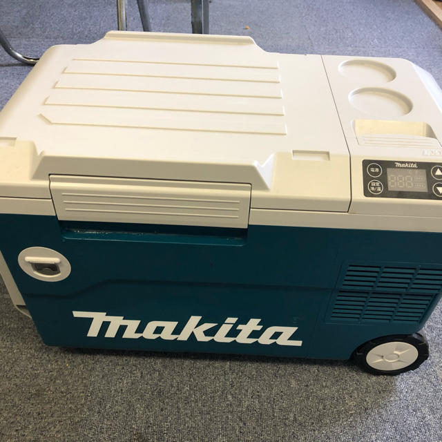 Makita(マキタ)の大人気　マキタ  冷温庫　CW180D 中古　 スポーツ/アウトドアのアウトドア(その他)の商品写真