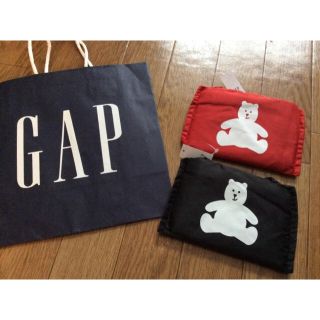 ギャップ(GAP)の新品未使用GAPロゴ入りギャップ折りたたみエコバッグベアー黒ブラック&赤レッド(エコバッグ)