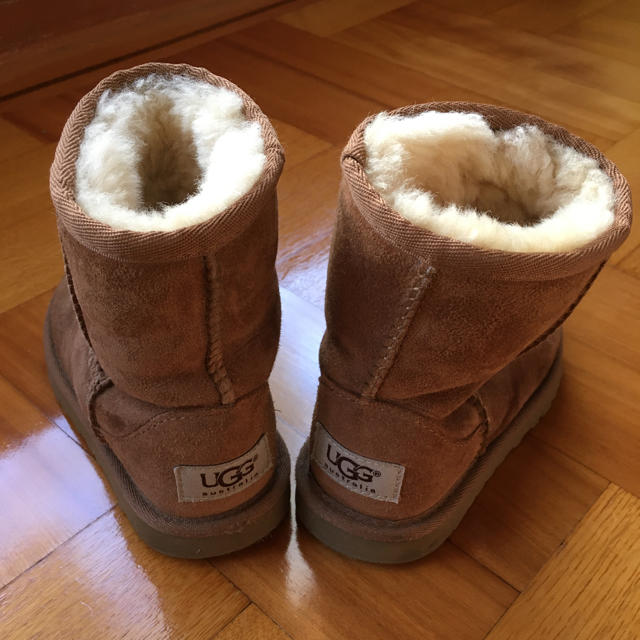 UGG(アグ)のUGG ムートンブーツ　17 キッズ キッズ/ベビー/マタニティのキッズ靴/シューズ(15cm~)(ブーツ)の商品写真