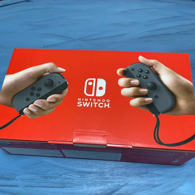 Nintendo Switch(ニンテンドースイッチ)のNintendo Switch グレー　新品未開封です。  エンタメ/ホビーのゲームソフト/ゲーム機本体(携帯用ゲーム機本体)の商品写真