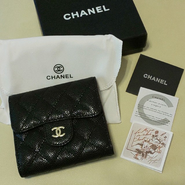 CHANEL 二つ折り財布 キャビアスキン 型押し♡ 新品未使用品 VIP♡Ncoco