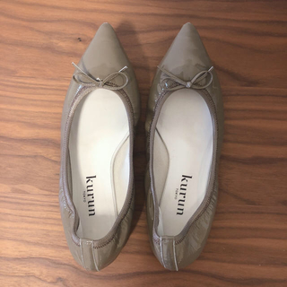 レペット(repetto)の【kurun tokyo】バレエシューズ　エナメル トープ　25.5cm(バレエシューズ)