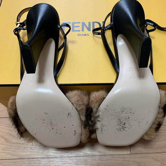 FENDI(フェンディ)の【フェンディ】マルチカラー ミンクファー サンダル* ブラック レディースの靴/シューズ(サンダル)の商品写真