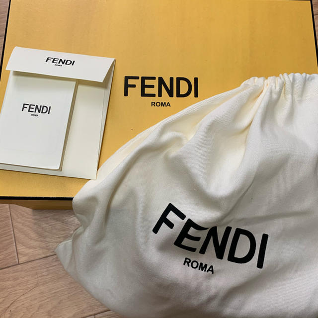 FENDI(フェンディ)の【フェンディ】マルチカラー ミンクファー サンダル* ブラック レディースの靴/シューズ(サンダル)の商品写真