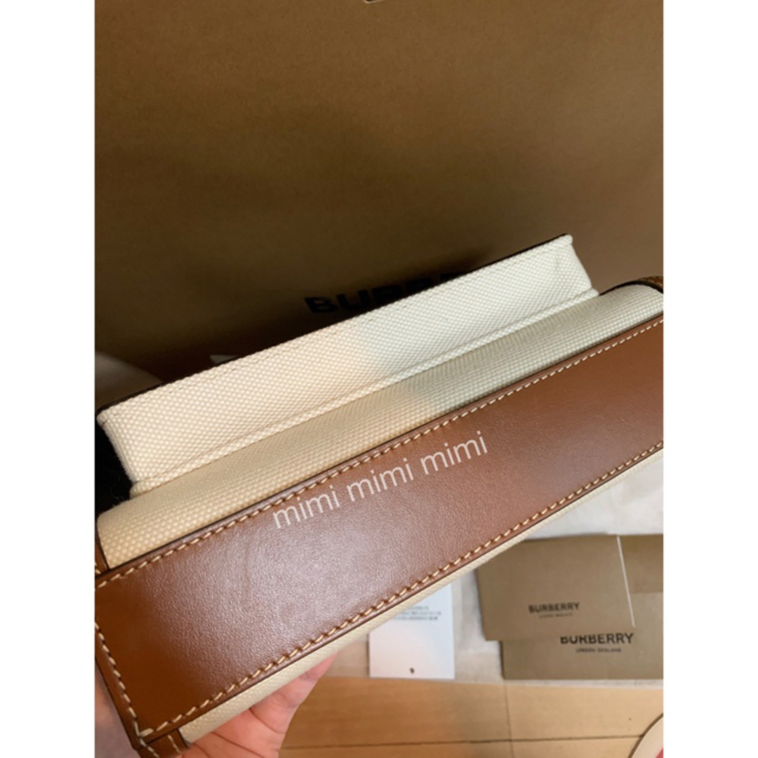 BURBERRY(バーバリー)の【新品】BURBERRY ミニ ツートン キャンバス＆レザー ポケットバッグ レディースのバッグ(ショルダーバッグ)の商品写真