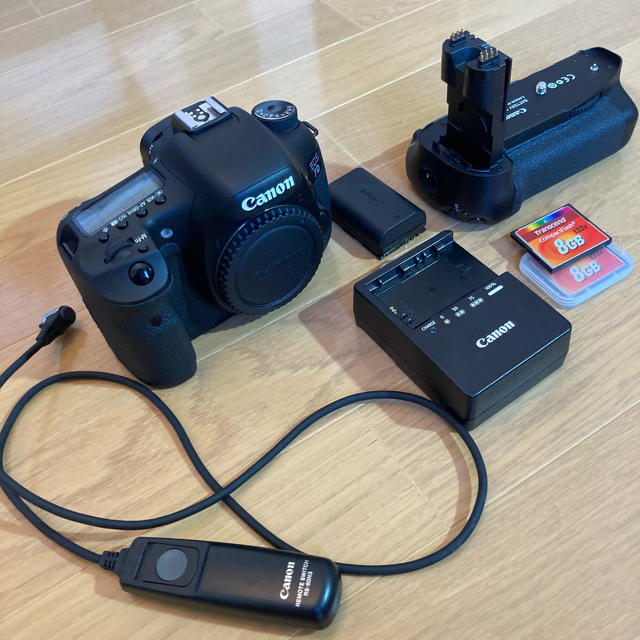 キヤノン  EOS 7D ボディカメラ
