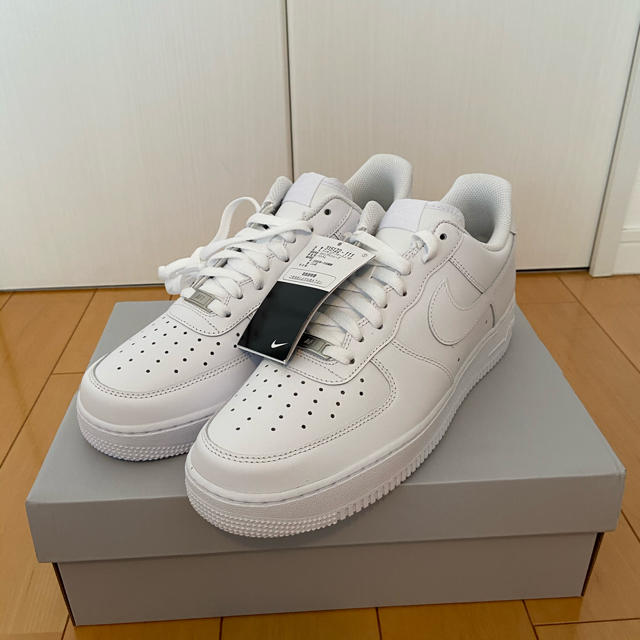 NIKE(ナイキ)のNIKE AIR FORCE 1 '07 28.5cm white cryovr メンズの靴/シューズ(スニーカー)の商品写真