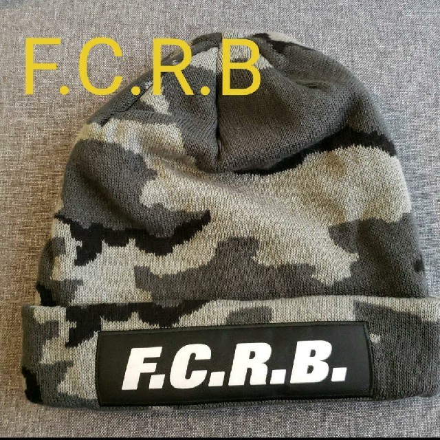 F.C.R.B.(エフシーアールビー)のF.C.R.B カモフラ柄ロゴニット帽ビーニー メンズの帽子(ニット帽/ビーニー)の商品写真