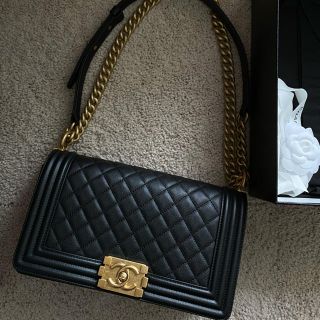 シャネル(CHANEL)のシャネル♡BOY CHANELキャビアスキン25cm マトラッセショルダーバッグ(ショルダーバッグ)