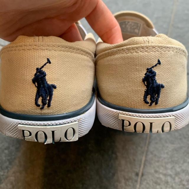 Ralph Lauren(ラルフローレン)のラルフローレン　スリッポンシューズ　19.5㎝　ベージュ キッズ/ベビー/マタニティのキッズ靴/シューズ(15cm~)(スリッポン)の商品写真