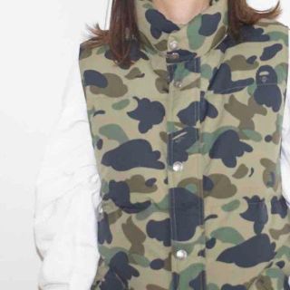 アベイシングエイプ(A BATHING APE)のアベイシングエイプ ダウンベスト 迷彩 カモフラ ノーウェア(ダウンベスト)