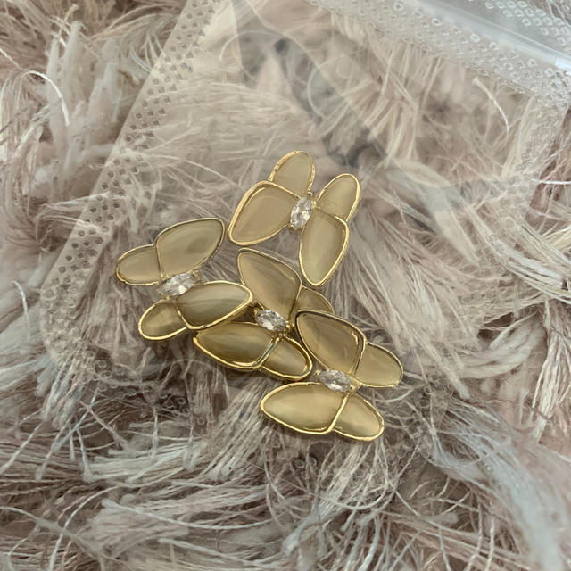 ネイルパーツ 3D蝶々 1.6x1.6cm ゴールド4粒 コスメ/美容のネイル(デコパーツ)の商品写真