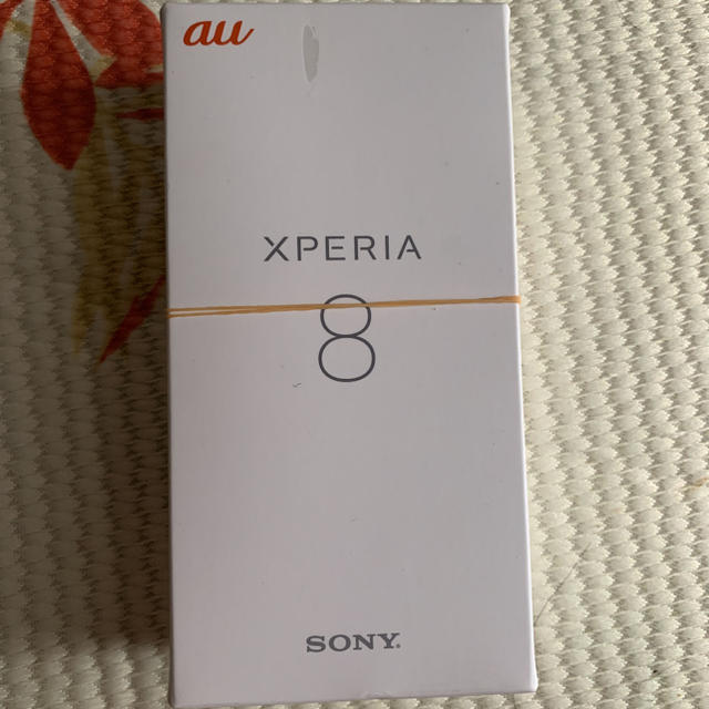 Xperia 8 ホワイト 64 GB au