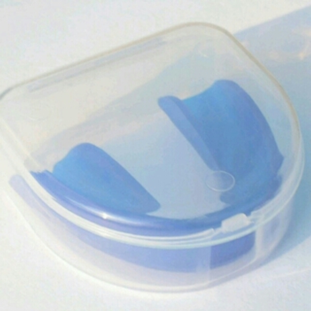 ケース付 マウスピース  ブルー コスメ/美容のオーラルケア(口臭防止/エチケット用品)の商品写真