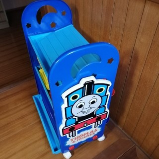 機関車トーマス　おもちゃ箱　ラック　収納(キャラクターグッズ)
