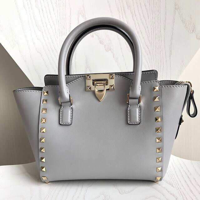 新品】 VALENTINO - VALENTINO ヴァレンティノ ロックスタッズ ミニ
