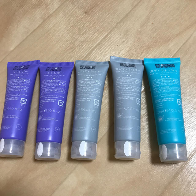 AROMATHERAPY ASSOCIATES(アロマセラピーアソシエイツ)のAROMATHERAPY ASSOCIATES トラベルセット コスメ/美容のキット/セット(サンプル/トライアルキット)の商品写真