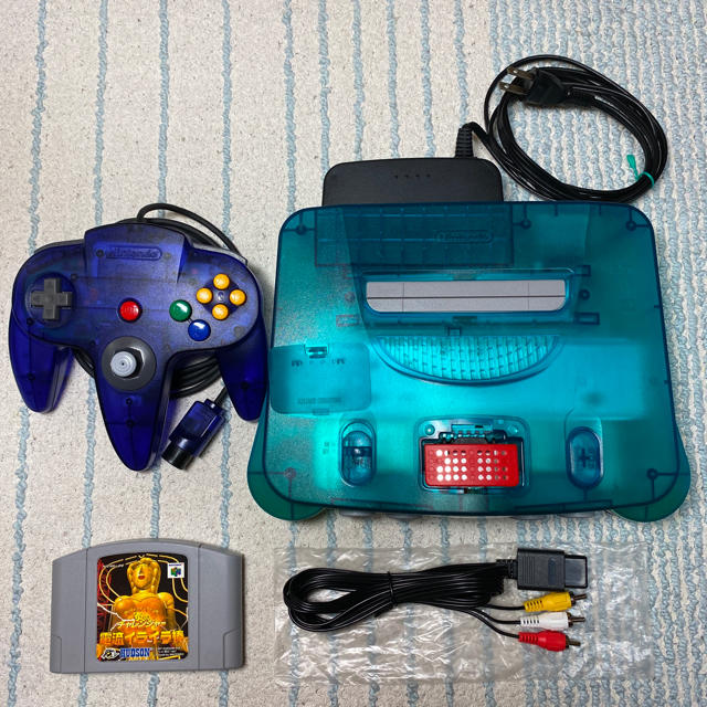 NINTENDO 64(ニンテンドウ64)の【清掃済み】ニンテンドー64 Nintendo64 クリアブルー 拡張パック付き エンタメ/ホビーのゲームソフト/ゲーム機本体(家庭用ゲーム機本体)の商品写真