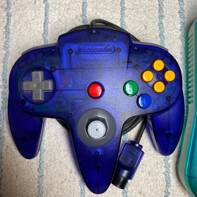 NINTENDO 64(ニンテンドウ64)の【清掃済み】ニンテンドー64 Nintendo64 クリアブルー 拡張パック付き エンタメ/ホビーのゲームソフト/ゲーム機本体(家庭用ゲーム機本体)の商品写真