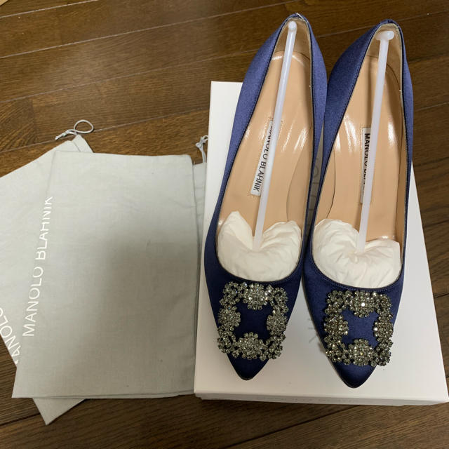 MANOLO BLAHNIK(マノロブラニク)のマノロブラニク ハンギシ ネイビー レディースの靴/シューズ(ハイヒール/パンプス)の商品写真