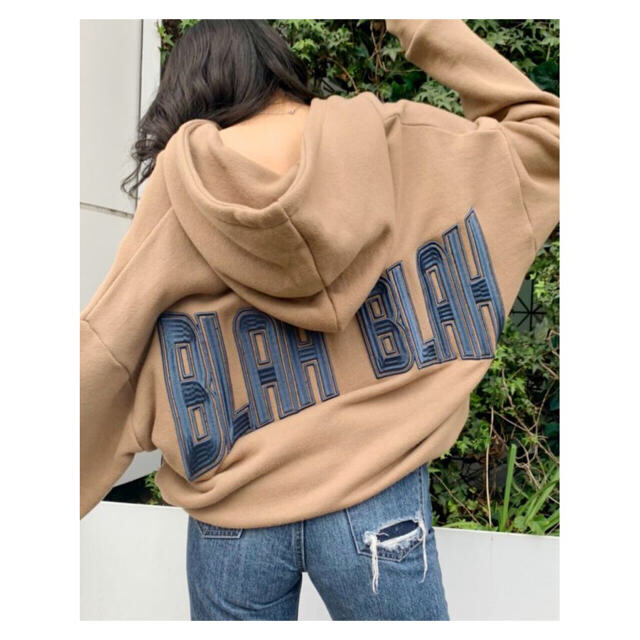 GYDA(ジェイダ)の完売色　GYDA BLAHBLAH ZIP UP スウェットパーカー　ベージュ レディースのトップス(パーカー)の商品写真