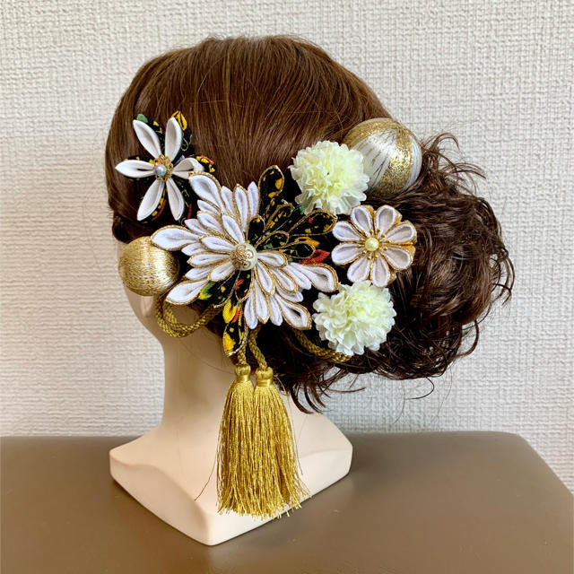 髪飾り つまみ細工 成人式 結婚式 前撮りの通販 By 花静香 S Shop ラクマ