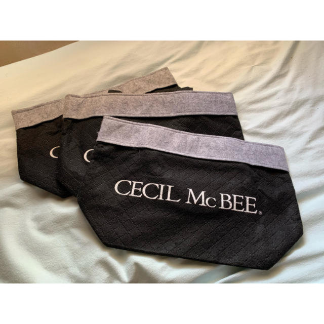 CECIL McBEE(セシルマクビー)の美品セシルマクビーショップ袋　フェルト生地 レディースのバッグ(ショップ袋)の商品写真