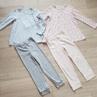 ユニクロ(UNIQLO)のユニクロ パジャマ 2セット 長袖　130　140(パジャマ)