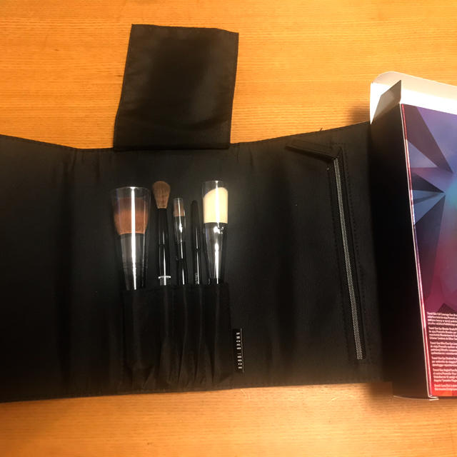 BOBBI BROWN(ボビイブラウン)のBOBBI BROWN ボビィ ブラウン トラベル　ブラシ　セット コスメ/美容のキット/セット(コフレ/メイクアップセット)の商品写真