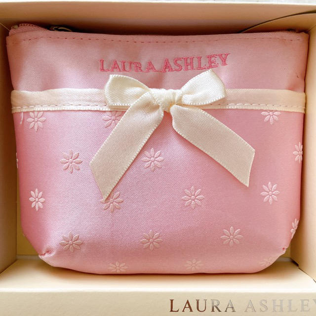 LAURA ASHLEY(ローラアシュレイ)のLAURA ASHLEY♡ローラアシュレイ ポーチ ミニタオル セット ピンク レディースのファッション小物(ポーチ)の商品写真