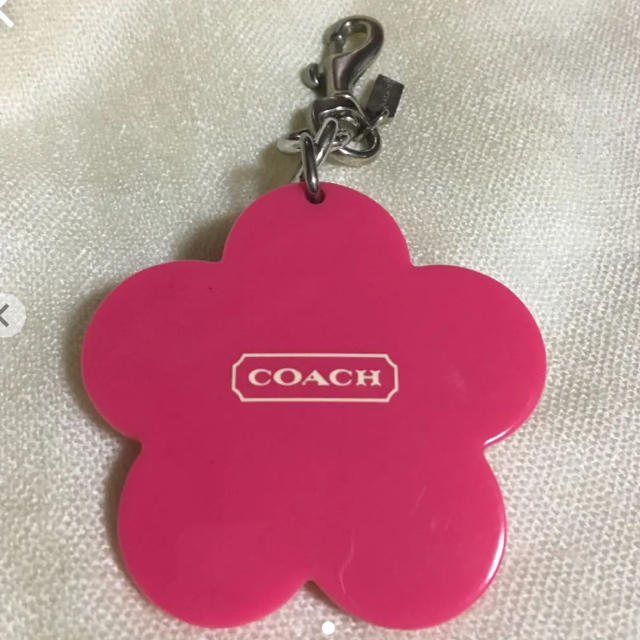 COACH(コーチ)のCOACH コーチ キーフォルダ チャーム 花 レディースのファッション小物(キーホルダー)の商品写真