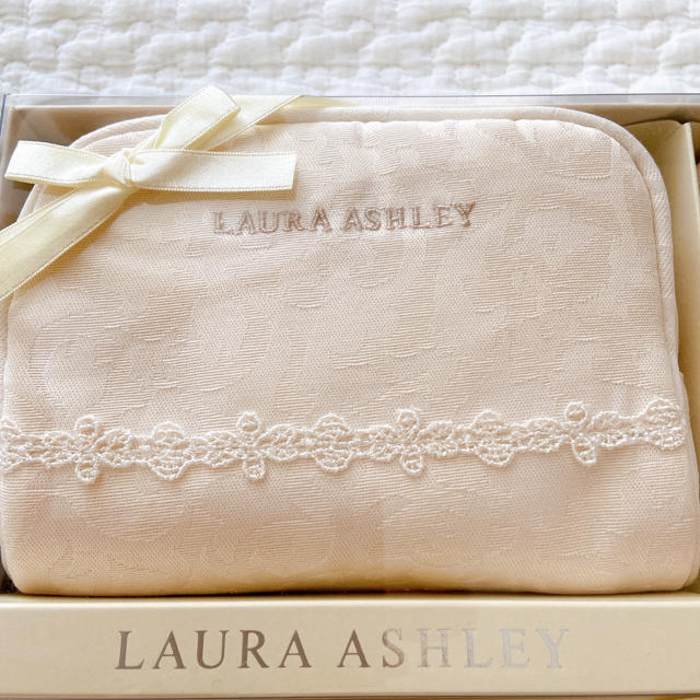 LAURA ASHLEY(ローラアシュレイ)のLAURA ASHLEY♡ローラアシュレイ ポーチ ミニタオル セット レディースのファッション小物(ポーチ)の商品写真