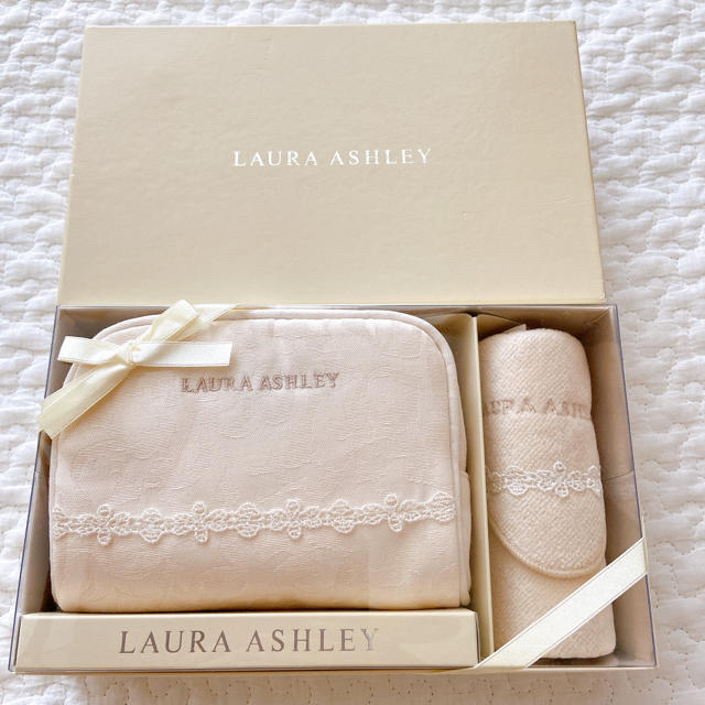 LAURA ASHLEY(ローラアシュレイ)のLAURA ASHLEY♡ローラアシュレイ ポーチ ミニタオル セット レディースのファッション小物(ポーチ)の商品写真