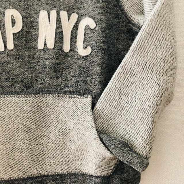 babyGAP(ベビーギャップ)の【baby GAP】ベビーギャップ ラグラン袖スウェット 90㎝ キッズ/ベビー/マタニティのキッズ服男の子用(90cm~)(その他)の商品写真